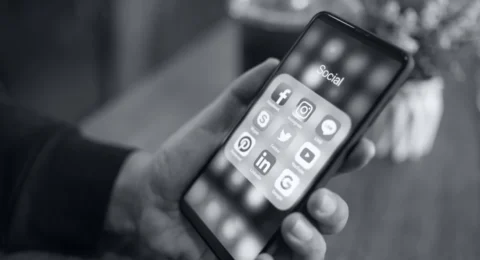 إدارة حسابات التواصل الإجتماعي